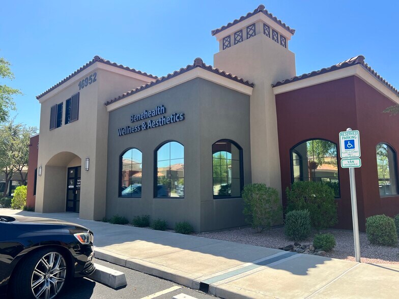 16952 W Bell Rd, Surprise, AZ à louer - Photo de l’immeuble – Image 2 sur 19