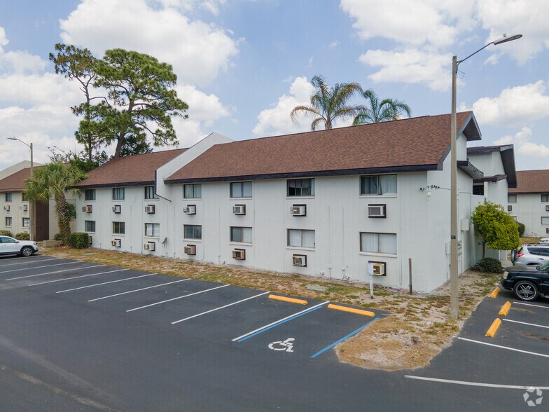 1250 E 113th Ave, Tampa, FL à vendre - Photo de l’immeuble – Image 1 sur 46