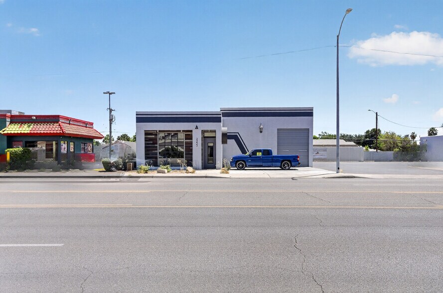 2233 E Indian School Rd, Phoenix, AZ à vendre - Photo de l’immeuble – Image 3 sur 8