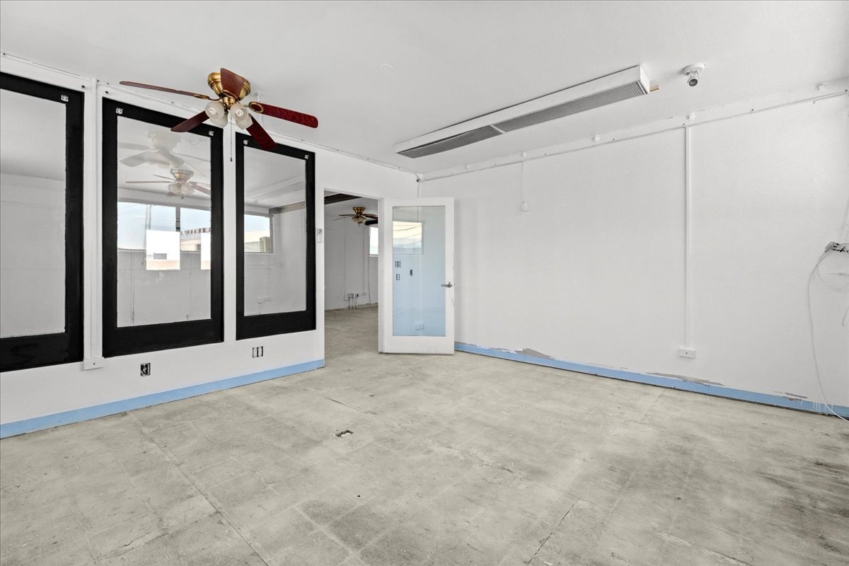 207 S Flower St, Burbank, CA à louer Photo intérieure– Image 1 sur 7