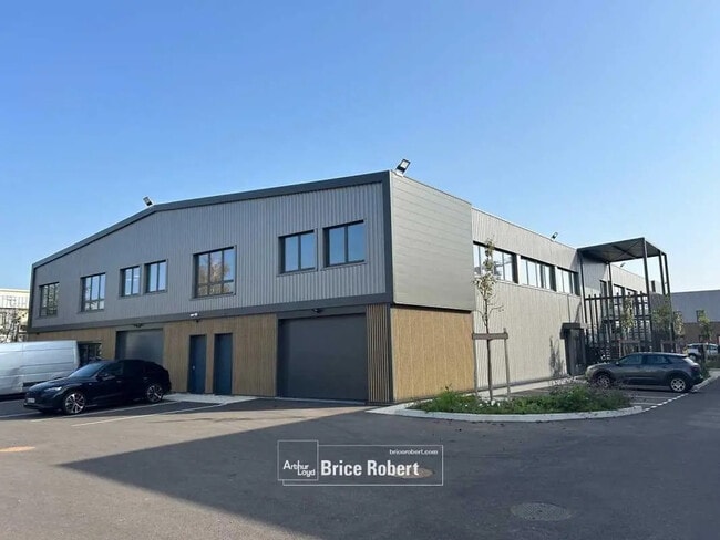 Plus de détails pour Local d’activités à vendre