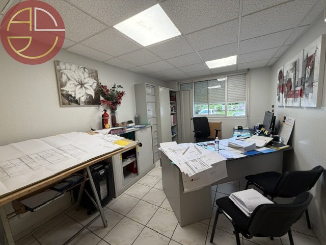 Plus de détails pour Local commercial à louer