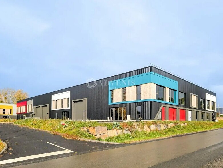 Local d'activités dans Montauban-de-Bretagne à vendre - Photo de l’immeuble – Image 2 sur 6