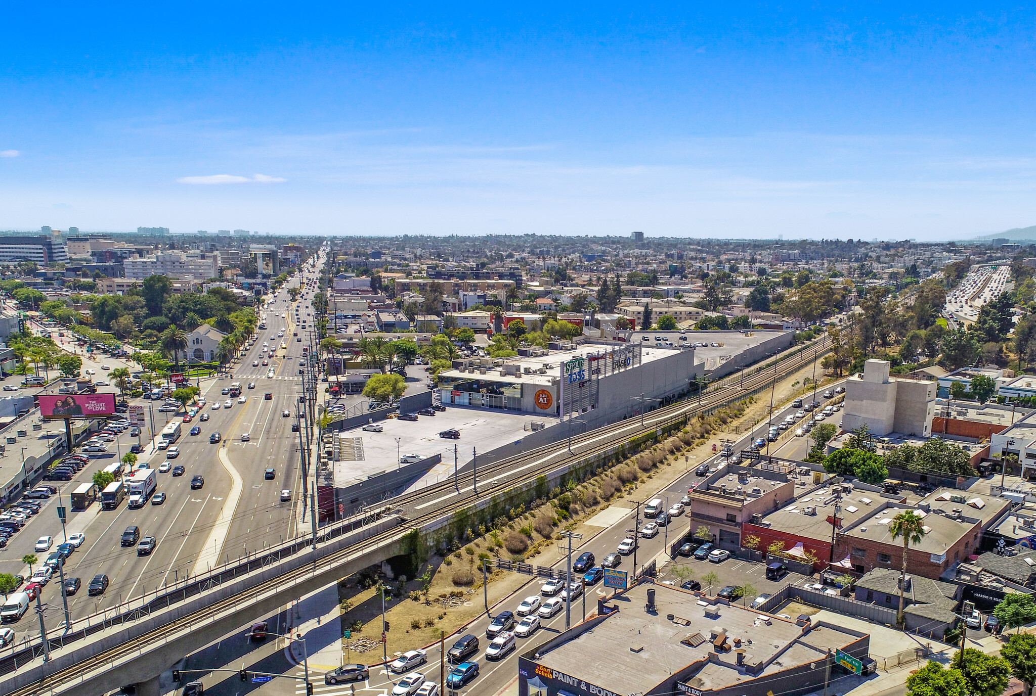 8985 Venice Blvd, Los Angeles, CA à louer Photo de l’immeuble– Image 1 sur 9