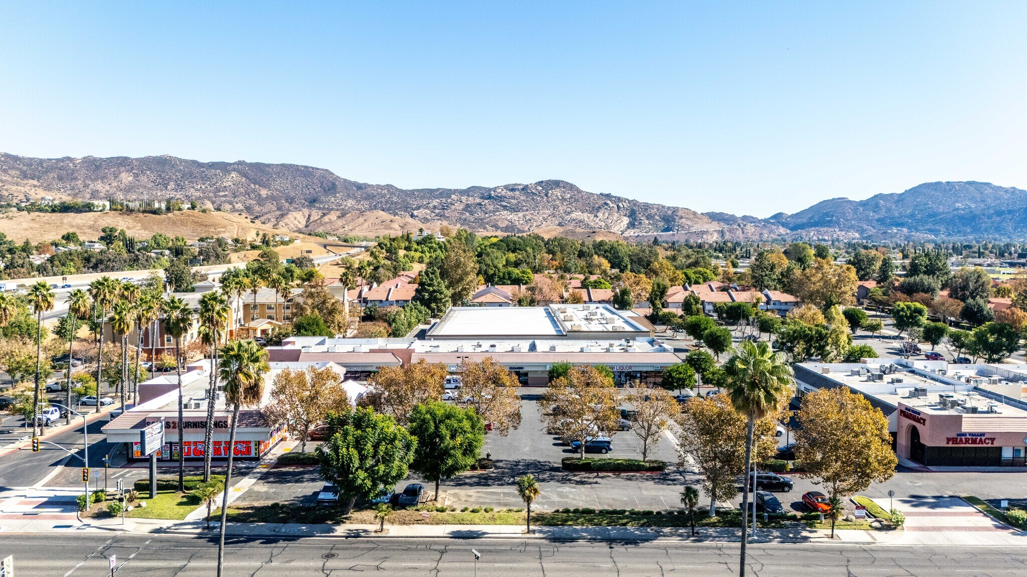 2408-2480 Stearns St, Simi Valley, CA à louer Photo de l’immeuble– Image 1 sur 19