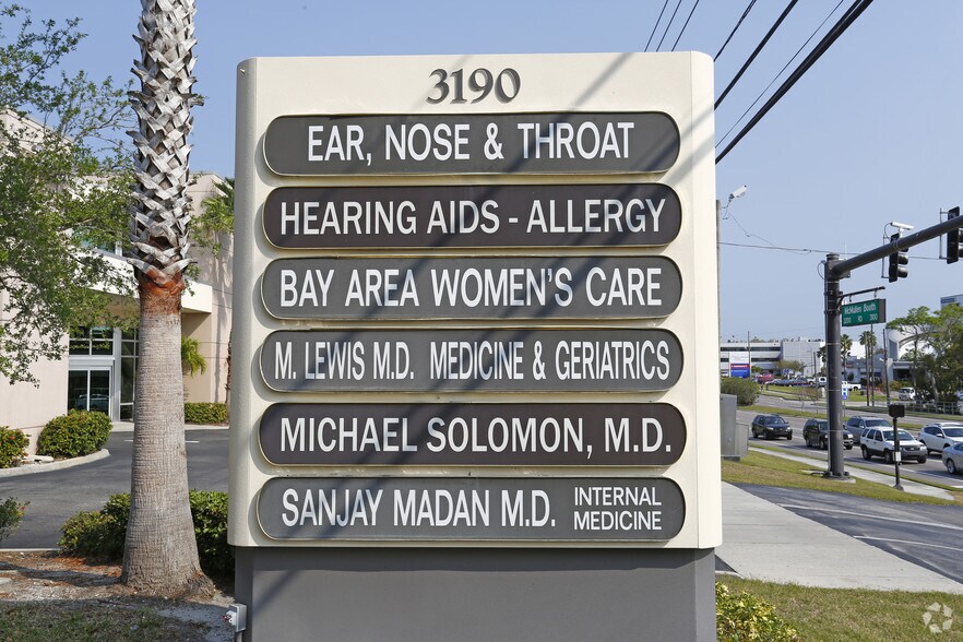 3190 McMullen Booth Rd, Clearwater, FL à vendre - Photo de l’immeuble – Image 3 sur 10