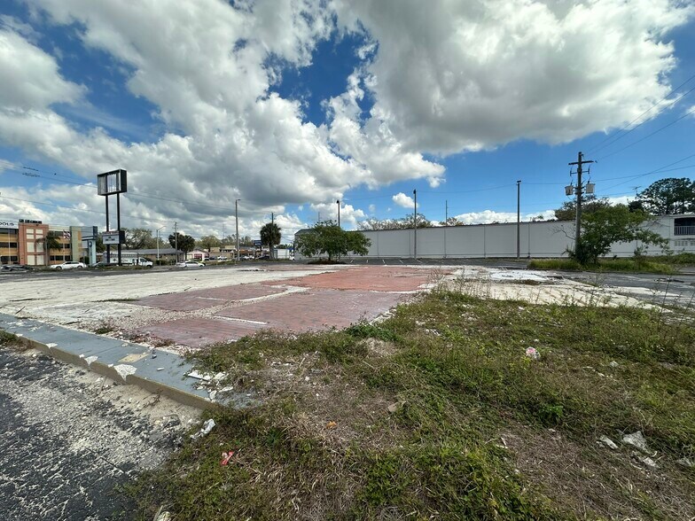 2401 E Busch Blvd, Tampa, FL à vendre - Autre – Image 2 sur 6