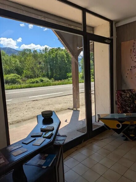 Local commercial dans Le Touvet à vendre - Photo intérieure – Image 2 sur 6