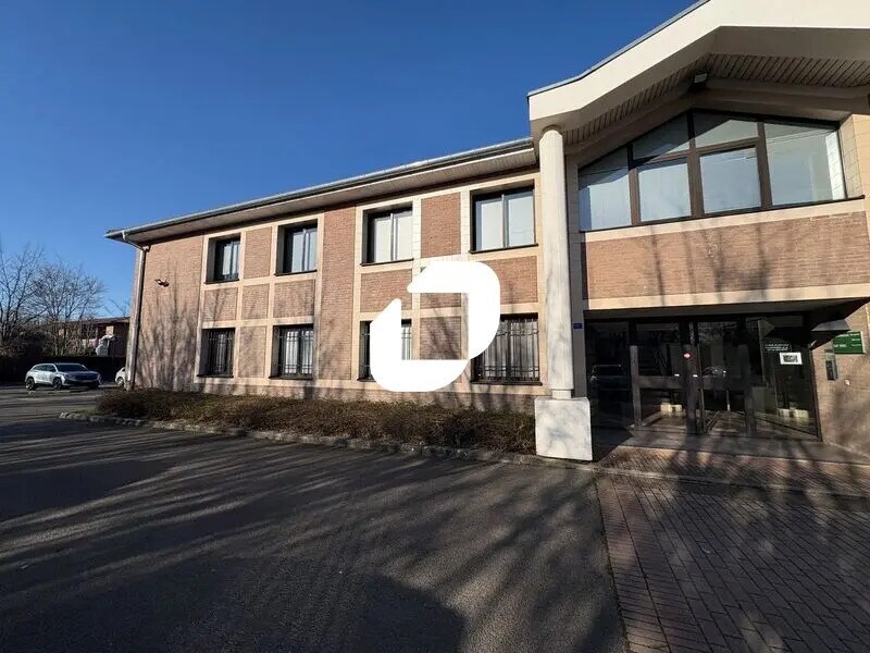 Local d'activités dans Voisins-le-Bretonneux à vendre Photo de l’immeuble– Image 1 sur 11