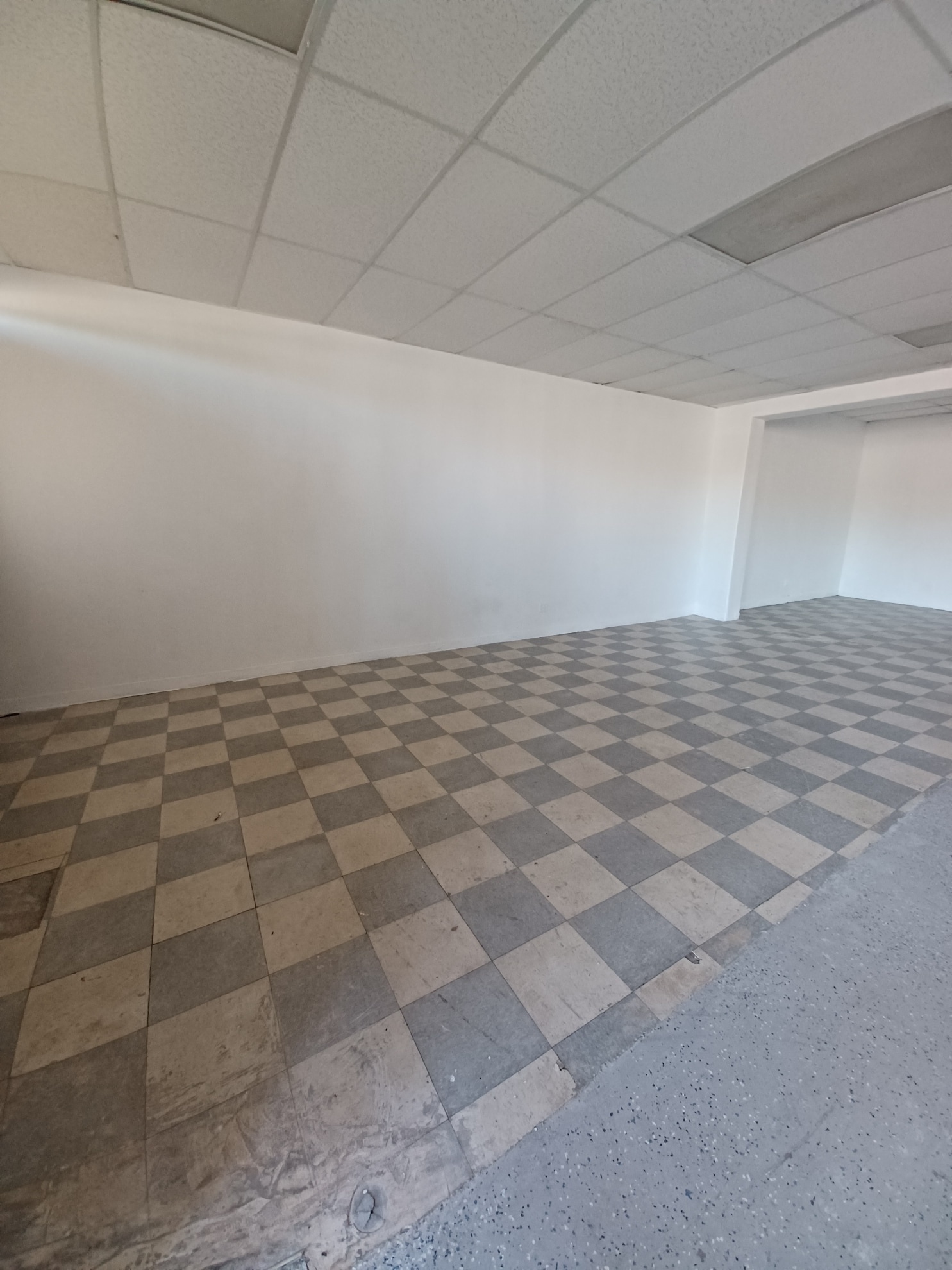 570-572 W Holt Ave, Pomona, CA à louer Photo intérieure– Image 1 sur 4