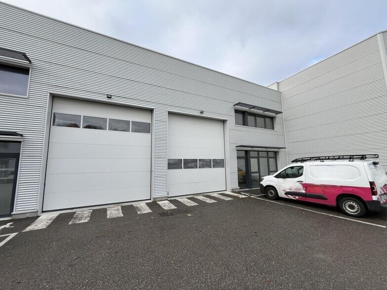 44 Rue De L'Avenir, Genas à louer - Photo de l’immeuble – Image 2 sur 14