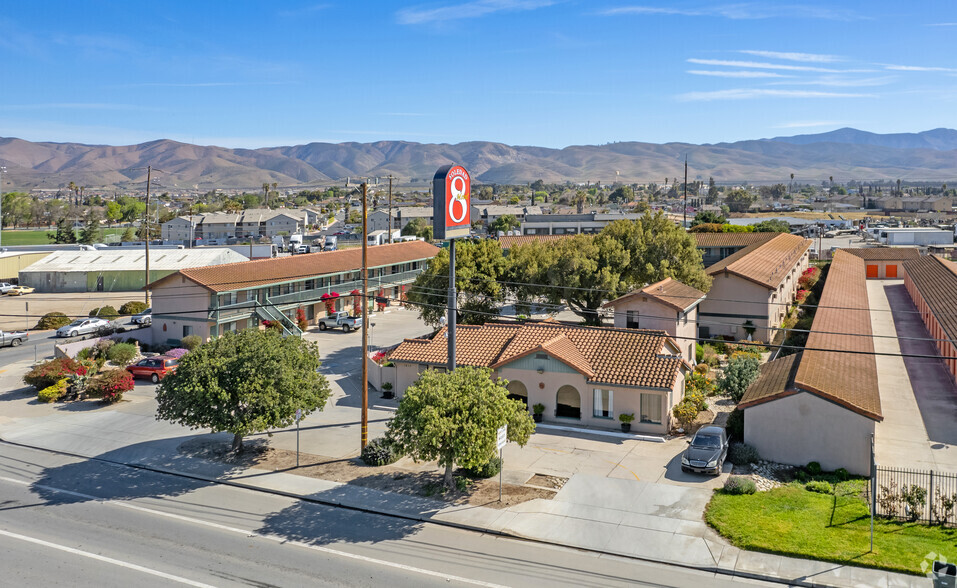1013 Front St, Soledad, CA à vendre - Photo principale – Image 1 sur 65