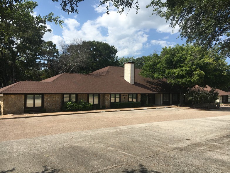 4515 Lake Shore Dr, Waco, TX à vendre - Photo de l’immeuble – Image 1 sur 14