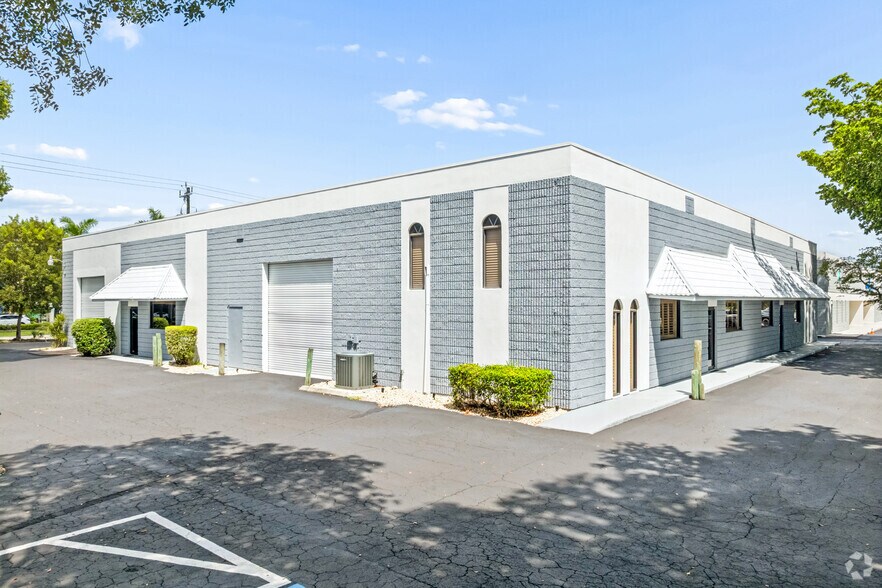 4408 Corporate Sq, Naples, FL à vendre - Photo de l’immeuble – Image 3 sur 34