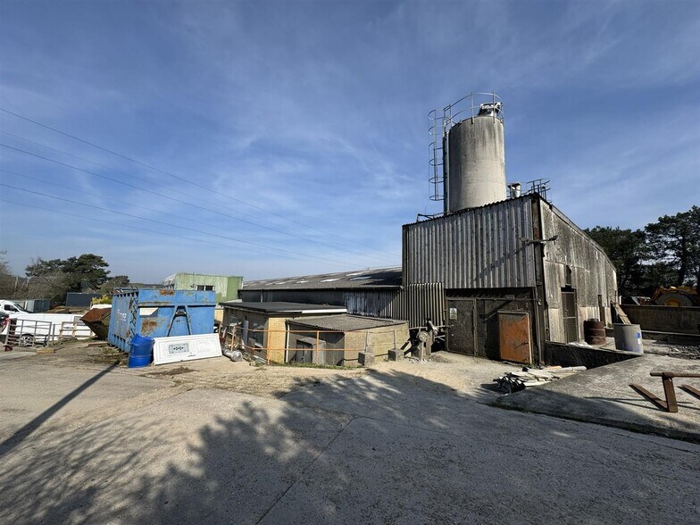 Wareham Rd, Corfe Mullen à vendre - Photo de l’immeuble – Image 2 sur 21
