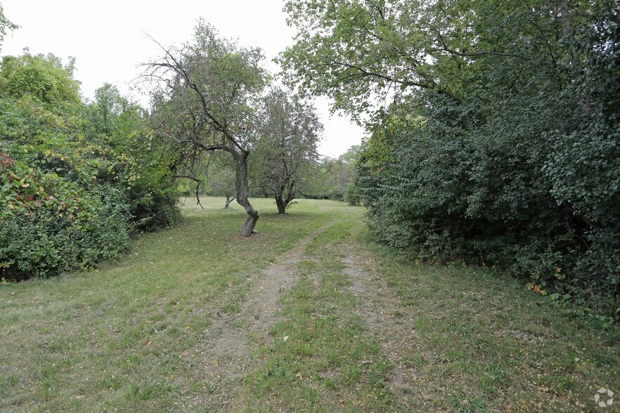 29150 W 12 Mile Rd, Farmington Hills, MI à vendre - Photo de l’immeuble – Image 2 sur 6