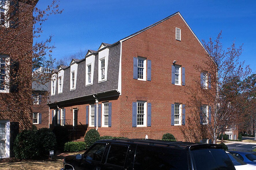 750 Hammond Dr NE, Atlanta, GA à vendre - Photo principale – Image 1 sur 3