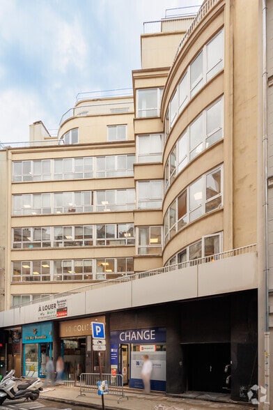 10 Rue Du Colisée, Paris à louer - Photo de l’immeuble – Image 2 sur 3
