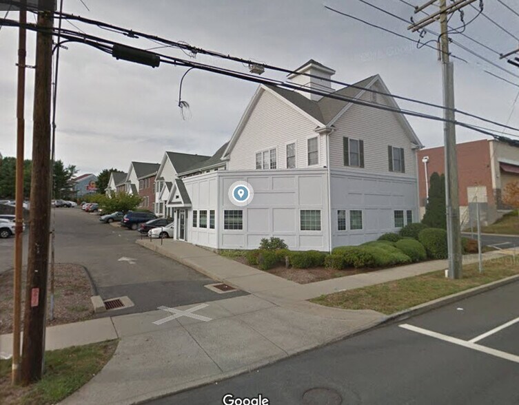 204 Cherry St, Milford, CT à vendre - Photo de l’immeuble – Image 3 sur 3