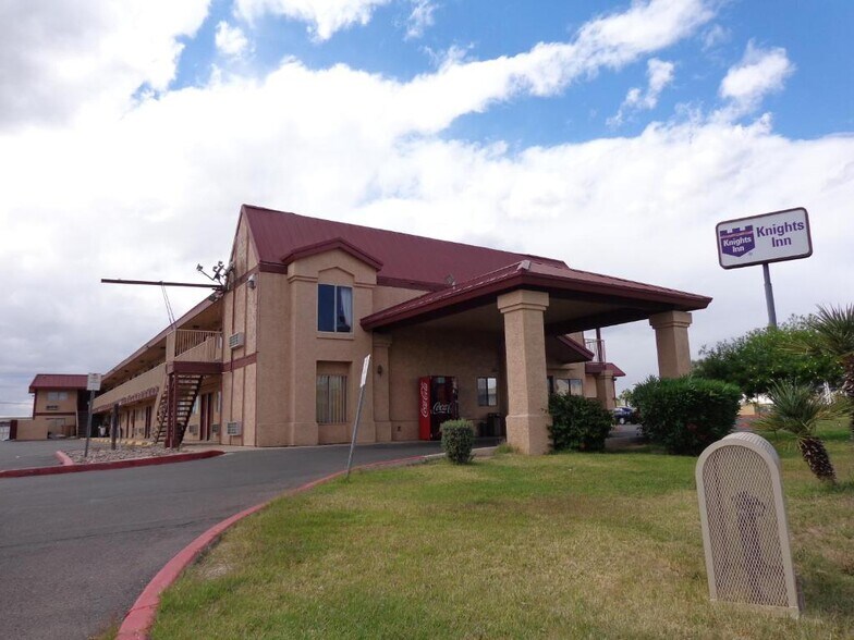 1624 N Black Canyon Hwy, Phoenix, AZ à vendre - Photo de l’immeuble – Image 2 sur 11