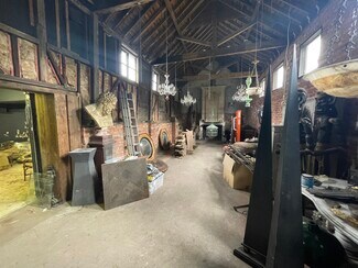 Plus de détails pour Rear of 38-40 High Street, Bagshot - Local d'activités à louer