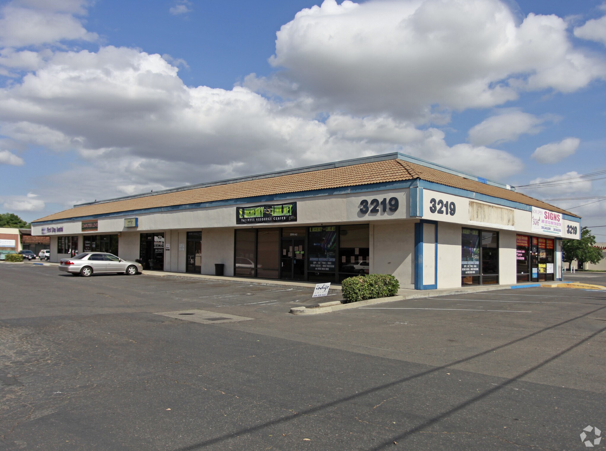 3219 McHenry Ave, Modesto, CA à louer Photo principale– Image 1 sur 7