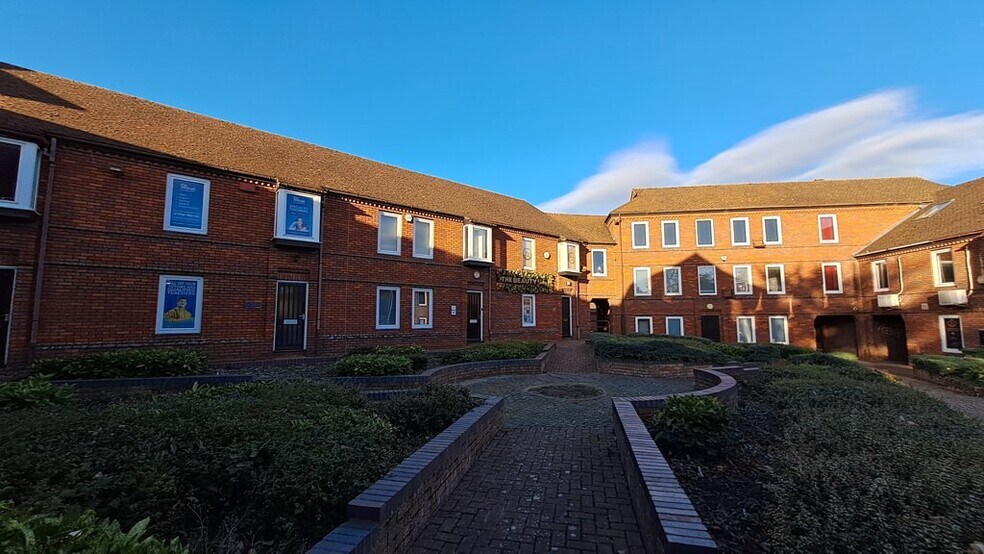 14 The Green, Newport Pagnell à louer - Photo de l’immeuble – Image 3 sur 6
