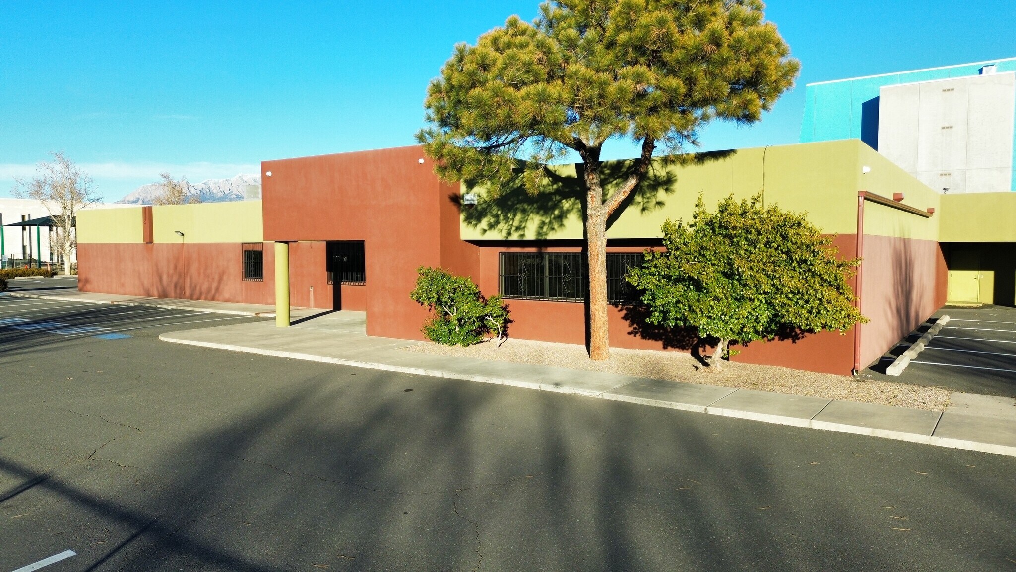 8010 Mountain Rd NE, Albuquerque, NM à louer Photo principale– Image 1 sur 22