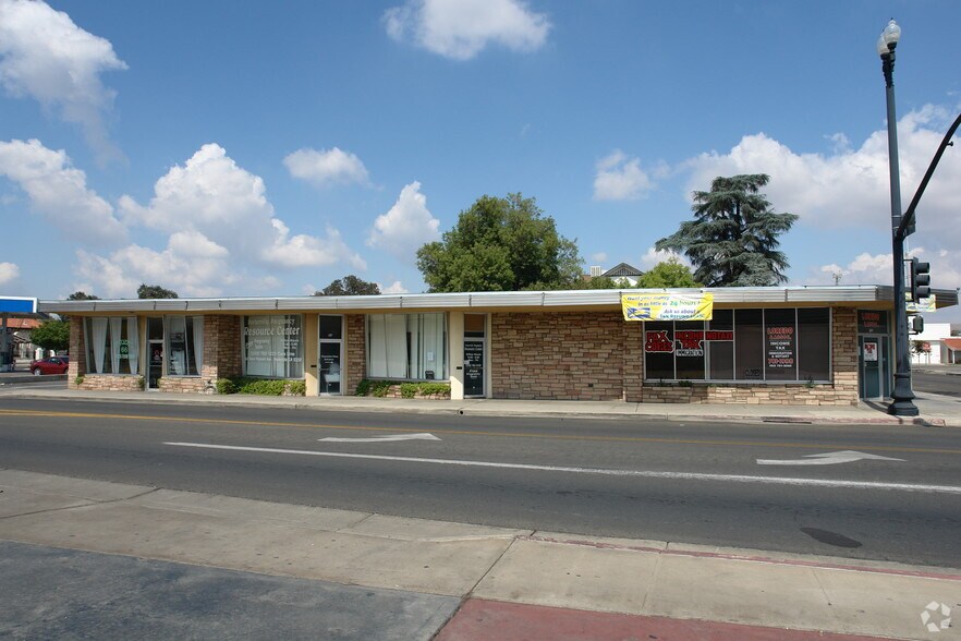 241-245 N Hockett St, Porterville, CA à louer - Photo de l’immeuble – Image 2 sur 12