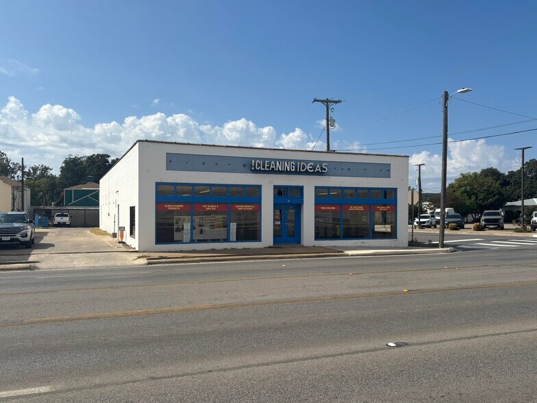 401 Main St, Kerrville, TX à louer - Photo de l’immeuble – Image 3 sur 5