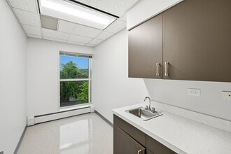 1020 E Ogden Ave, Naperville, IL à louer Photo intérieure– Image 1 sur 10