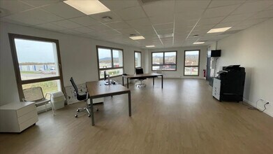 Local d'activités dans Tossiat à vendre Photo intérieure– Image 1 sur 5