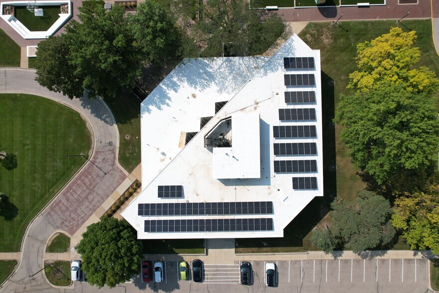 3001 Westown Pky, West Des Moines, IA à louer - Photo de l’immeuble – Image 3 sur 7