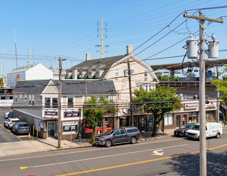 2-12 Merrick Avenue, Merrick, NY portefeuille de 2 biens à vendre sur LoopNet.fr - Photo de l’immeuble – Image 1 sur 3