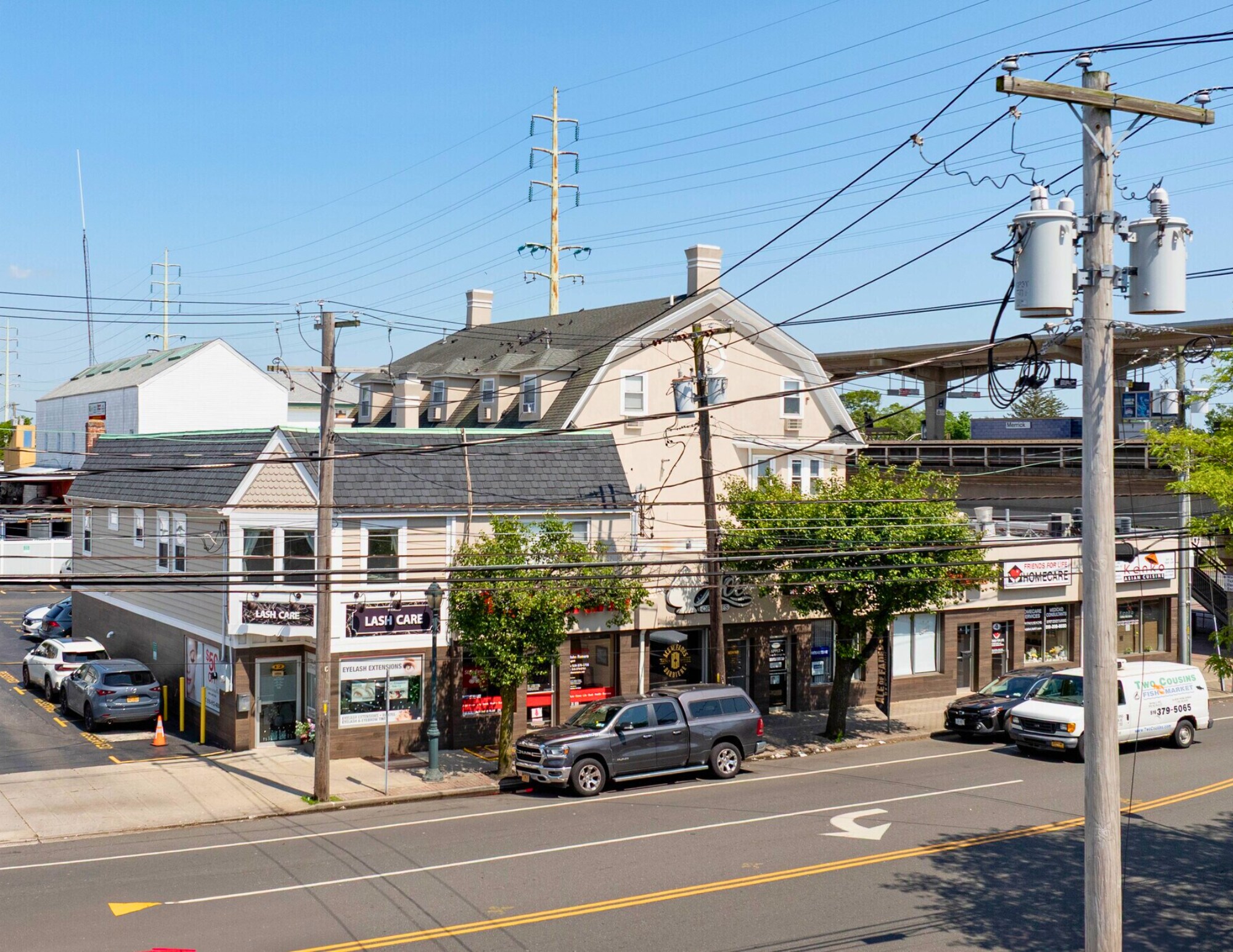 2-12 Merrick Avenue, Merrick, NY portefeuille de 2 biens à vendre sur LoopNet.fr Photo de l’immeuble– Image 1 sur 4