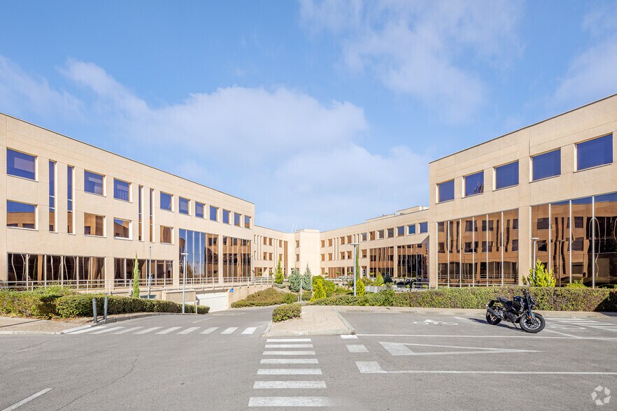 Calle Rozabella, 6, Las Rozas de Madrid, Madrid à louer - Photo de l’immeuble – Image 1 sur 31