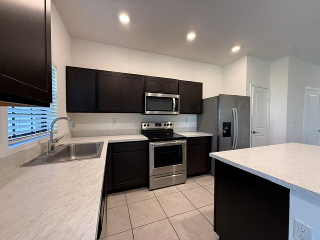 716-731 SW 12th St, Homestead, FL à vendre - Photo de l’immeuble – Image 3 sur 21