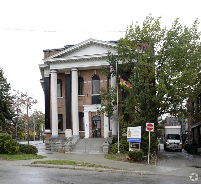 14 Erb St W, Waterloo, ON à louer - Photo de l’immeuble – Image 2 sur 48