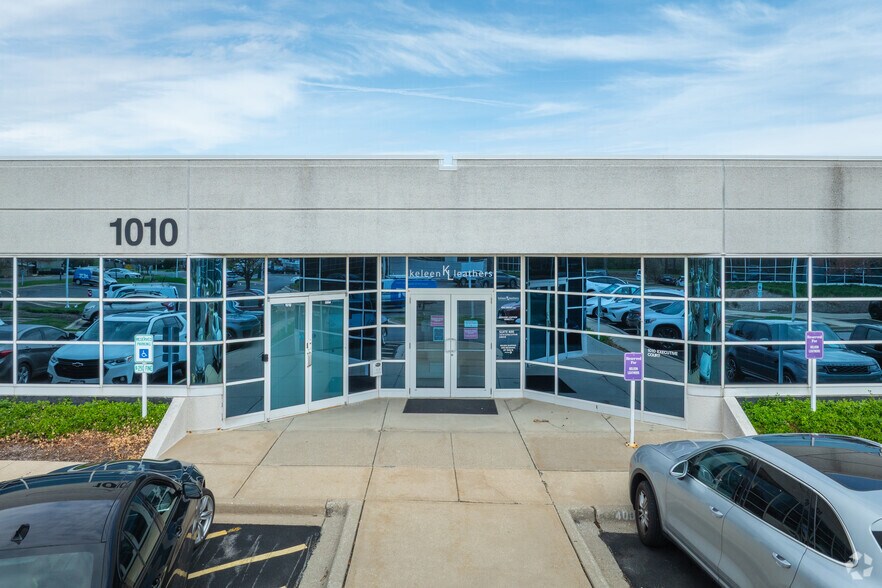 1010 Executive Ct, Westmont, IL à vendre - Photo de l’immeuble – Image 3 sur 15