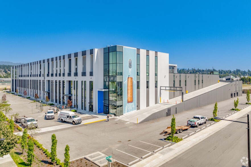 11 King Edward St, Coquitlam, BC à louer - Aérien – Image 1 sur 3
