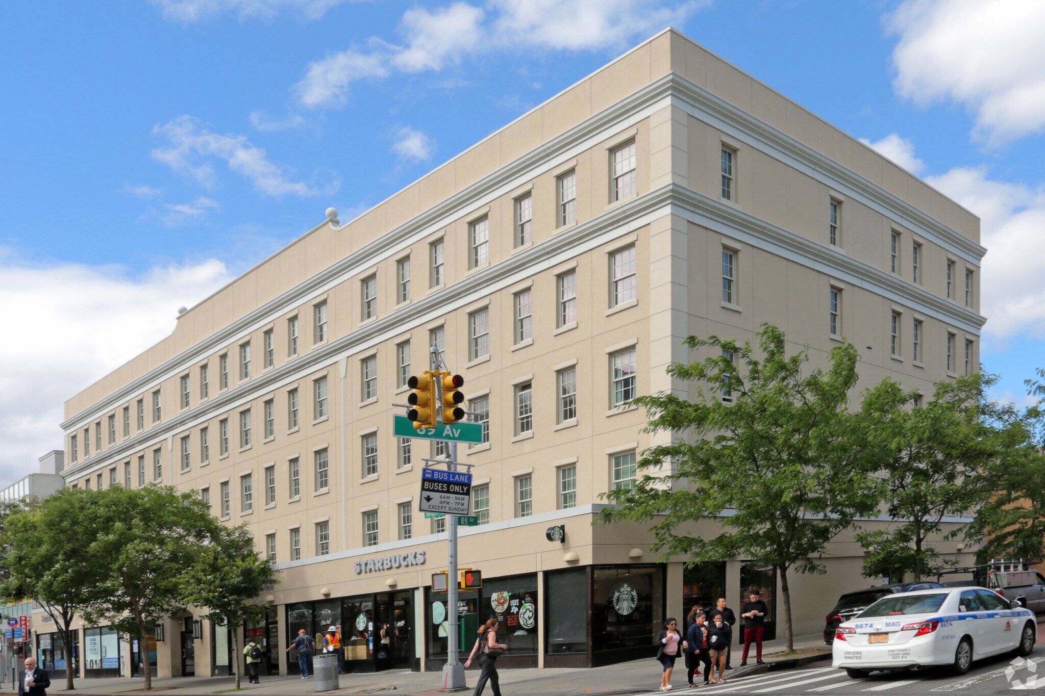 8900 Sutphin Blvd, Jamaica, NY à louer Photo de l’immeuble– Image 1 sur 4