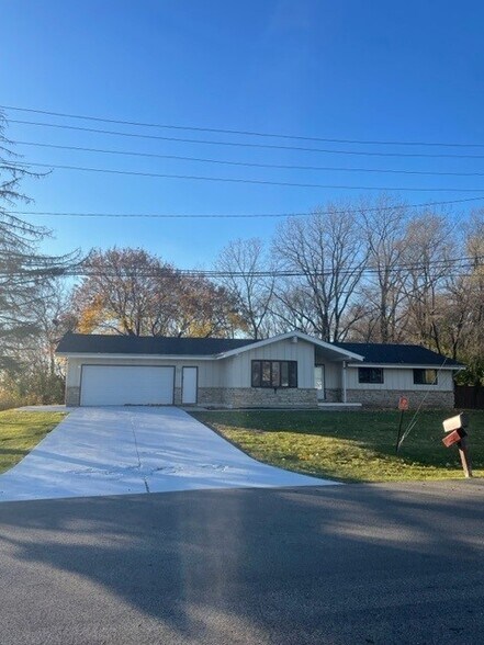 1N058 Elm Rd, West Chicago, IL à louer - Photo de l’immeuble – Image 2 sur 8