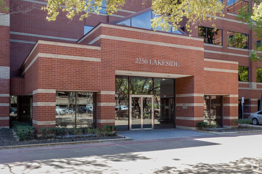 2250 Lakeside Blvd, Richardson, TX à louer - Photo de l’immeuble – Image 2 sur 7
