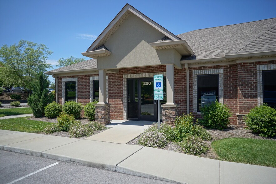 16 Executive Park Dr, Hendersonville, TN à louer - Photo de l’immeuble – Image 3 sur 7