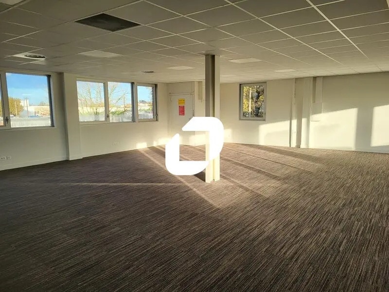 Industriel/Logistique dans Mérignac à louer Photo intérieure– Image 1 sur 11