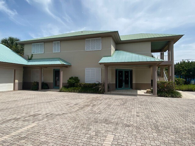416 SE Flamingo Ave, Stuart, FL à vendre Photo de l’immeuble– Image 1 sur 39