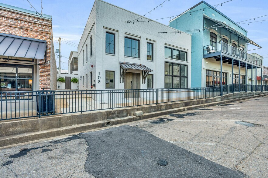 108 S Lafayette St, Starkville, MS à louer - Photo de l’immeuble – Image 3 sur 12