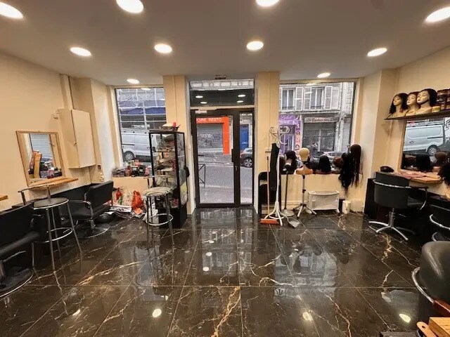 Local commercial dans Paris à vendre - Photo de l’immeuble – Image 3 sur 7