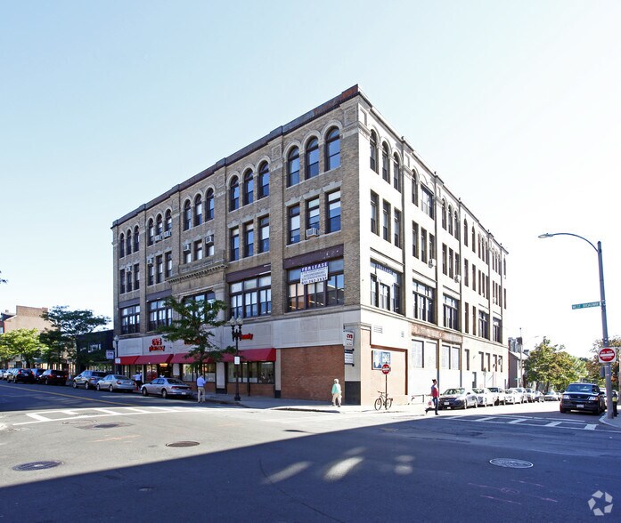 423 W Broadway, South Boston, MA à louer - Photo de l’immeuble – Image 2 sur 70