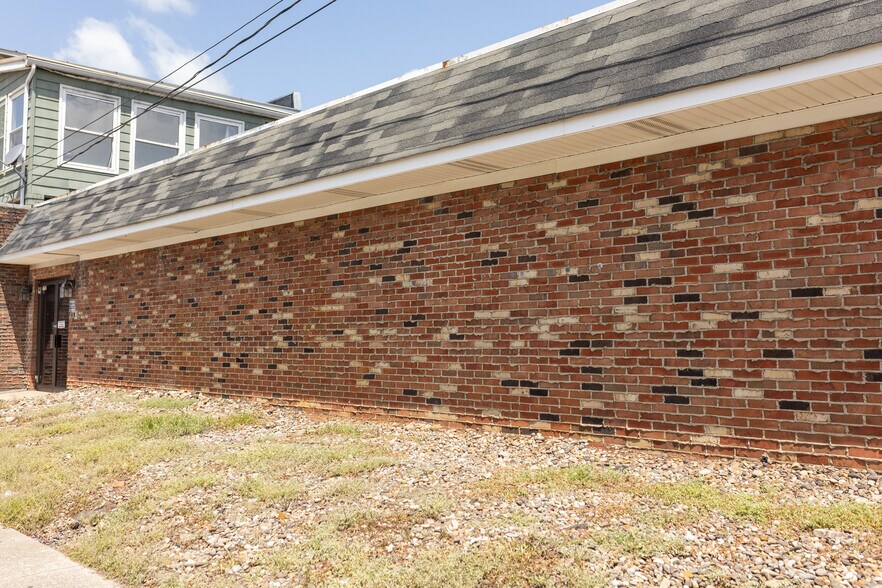 1007 Smith St, Milton, WV à vendre - Photo de l’immeuble – Image 2 sur 24